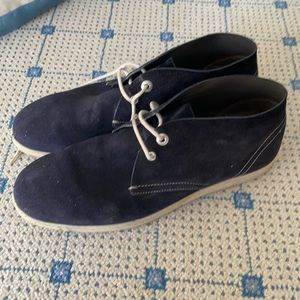 Men’s Salvatore Ferragamo 9.5 navy suede chukkas